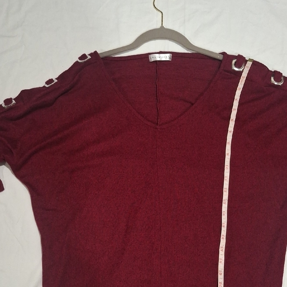New Retrology Women's Red V-Neck Sweater Lightweight Knit Size L - Picture 9 of 10